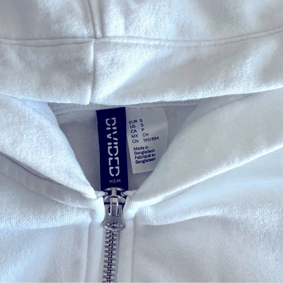 White Cropped Hoodie 🤍 - Picture 4 of 10